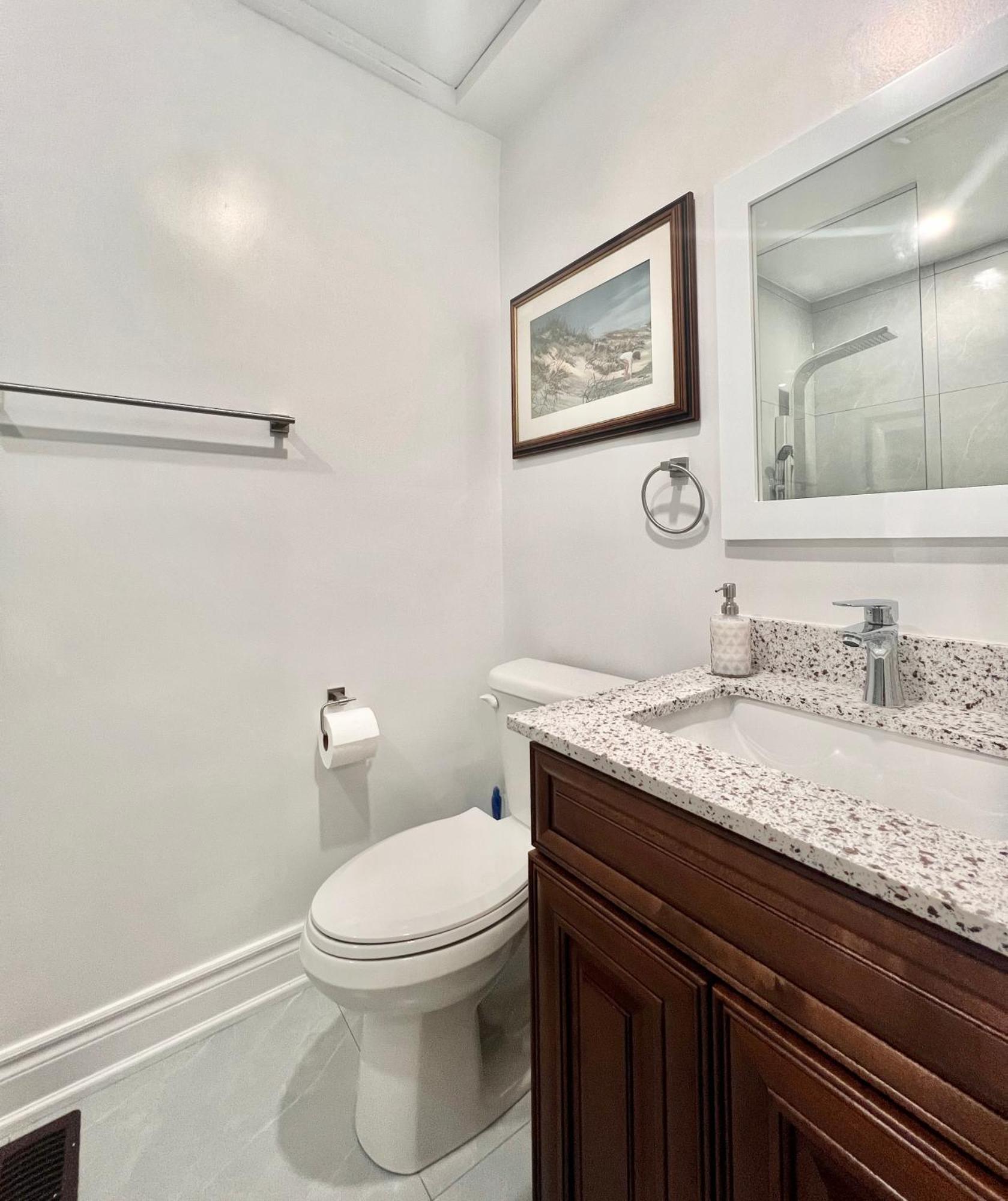 Upgraded Rooms With Bath 7-Min To Subway Near Downsview Rogers Stadium Торонто Экстерьер фото