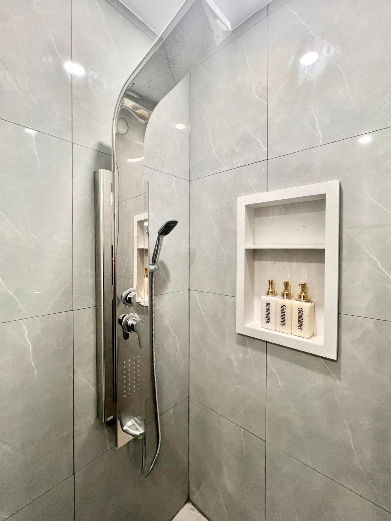Upgraded Rooms With Bath 7-Min To Subway Near Downsview Rogers Stadium Торонто Экстерьер фото